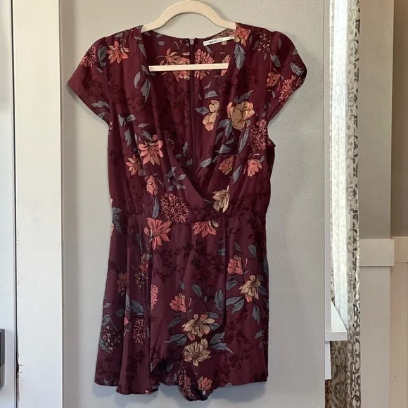 Urban Outfitters Kimchi Blue Burgundy Floral Skort Romper size 4 - Picture 2 of 9